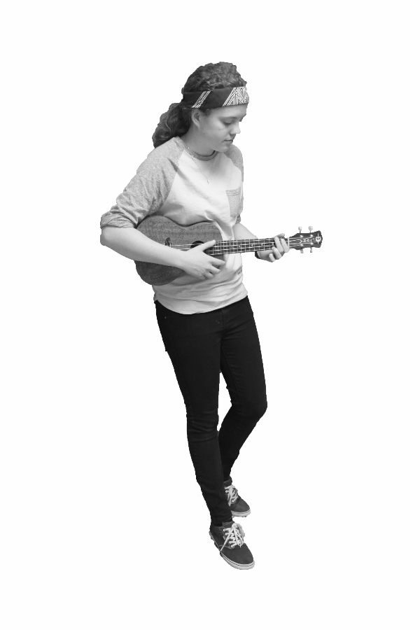 Neve Wheelecor playing the ukulele